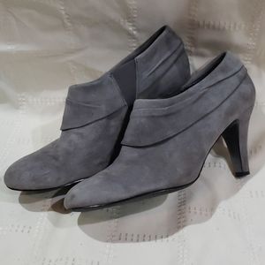Tahari grey suede booties, easy on/off